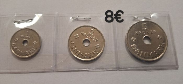 Coins,pound,cent,dollar,penny,rupee,millieme,fils,shilling,centavos,pesos,piastre,paise,pesetas,ore