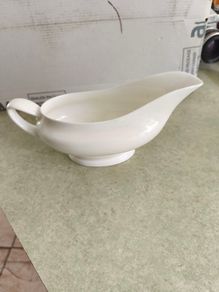 Royal Doulton - white - Gravy Boat BONE ENGLAND CHINA made in England
