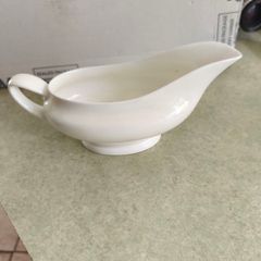 Royal Doulton - white - Gravy Boat BONE ENGLAND CHINA made in England