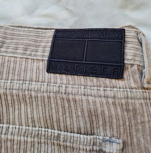 Tommy hilfiger comfo town cords Size 38/32 zip fly beige in excellent condition