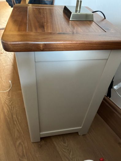 King bed, matching lockers and chest of drawers