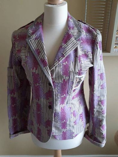 Stunning Avoca Jacket/Blazer Size 2