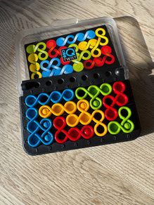 IQ Twist Pocket Logic Game