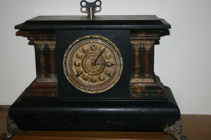 Vintage Clock (in working order )
