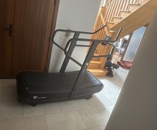 HIT Fitness Curved Air Runner Treadmill