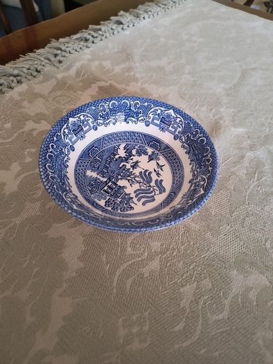 English Ironstone 'Willow' pattern