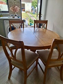 Extendable Round Dining Table & 4 Chairs