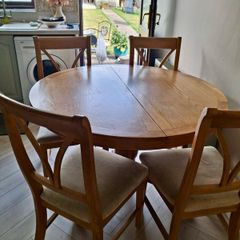 Extendable Round Dining Table & 4 Chairs