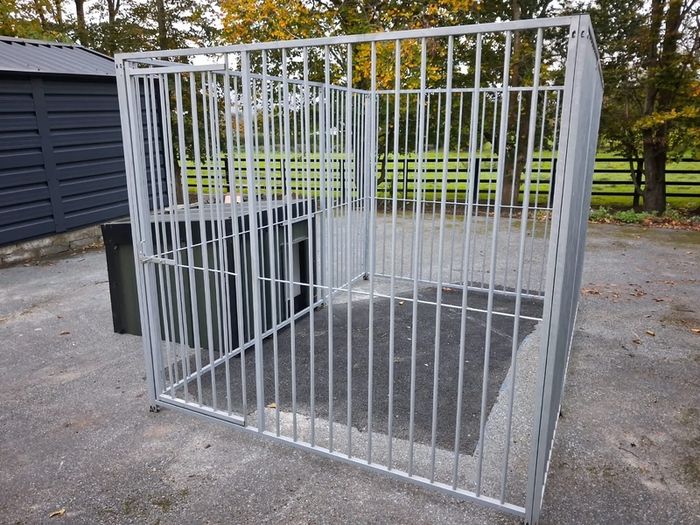 Dog kennel and dog run