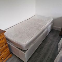 2 single beds with Mattress