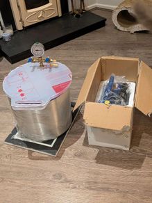 vacuum chamber and vacuum pump