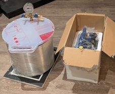 vacuum chamber and vacuum pump