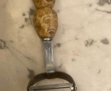Vintage "Rayware" Potato Peeler with "Potato Themed" Handle