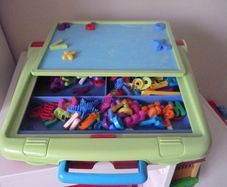 Magnetic desk
