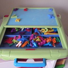 Magnetic desk