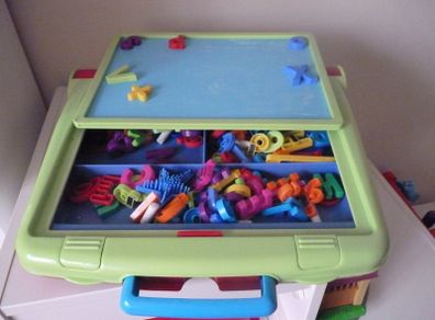 Magnetic desk