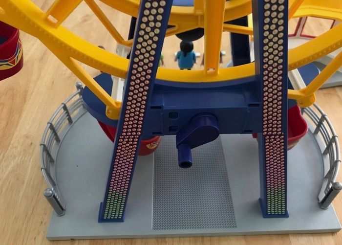 Playmobil Ferris Wheel - Lights up with figures included
