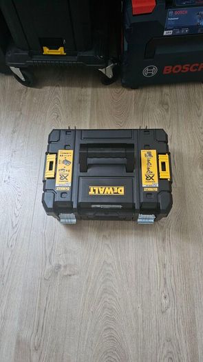 DeWalt DCD796 18V XR Brushless Combi Drill Kit