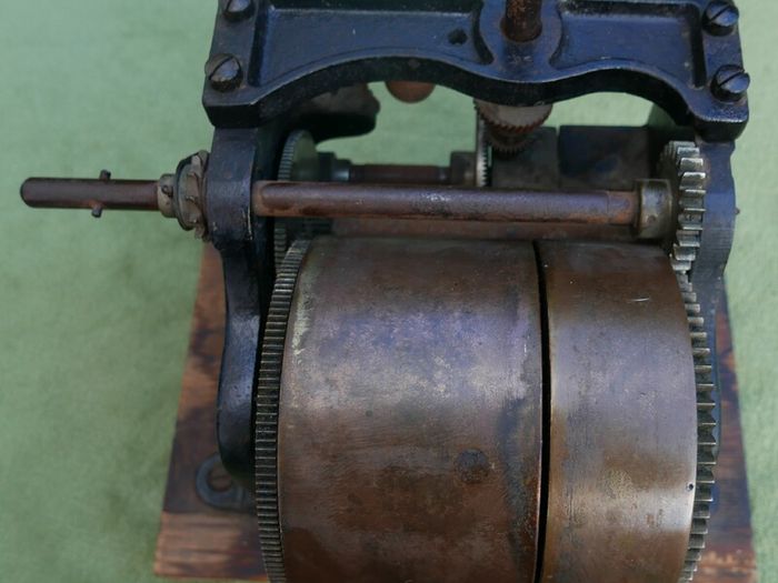 Antique Phonograph Motor - seems to work well