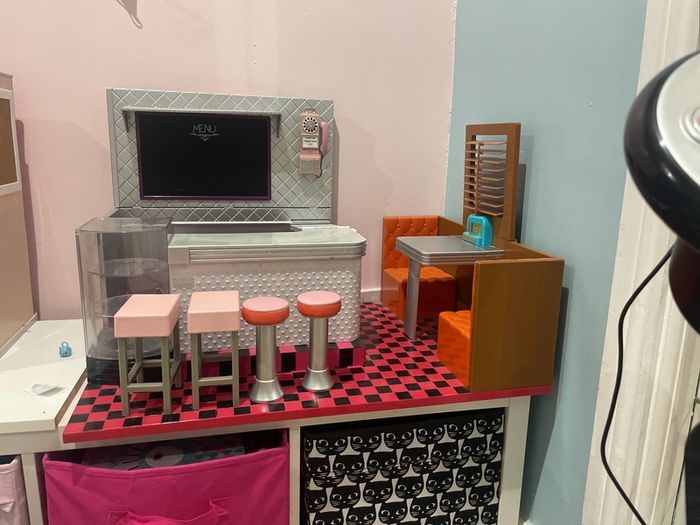 Our Generation diner with lots of accessories
