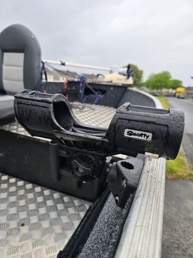 Boat "Lund 16ft Predator fishing boat with Livescope LVS32"