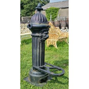 Village Pump Black H240