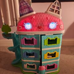 Gabby's Dollhouse Deluxe Playset, with figures