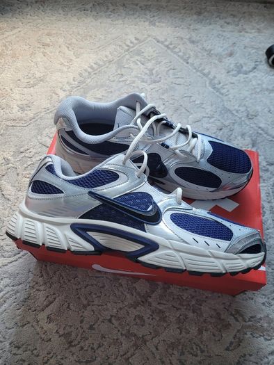 Nike trainers UK12