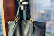 Coach Kelsie Satchel  in Pebble Leather Crossbody Bag Medium Size, colour black, cards, dust bag included.