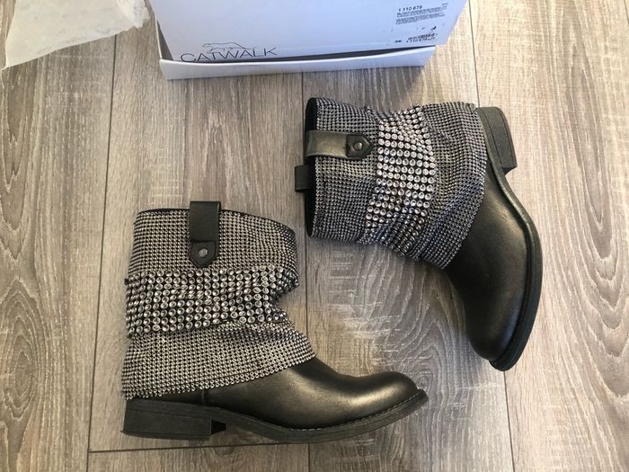 Catwalk boots