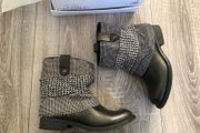Catwalk boots
