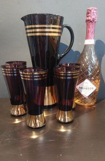 Fabulous Vintage Retro Mid-Century-Modern Hand Blown Tall Glass Pitcher with Four Matching Hi-Ball Glasses in Purple/Amethyst Glass with Rose Gold Gilt Banding - Prosecco Not Included!