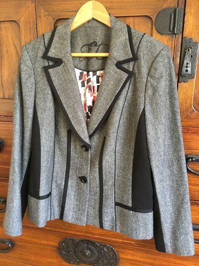 REDUCED -Fine wool designer jacket - As new, 16 /xl
