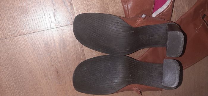 DKNY boots Size 4