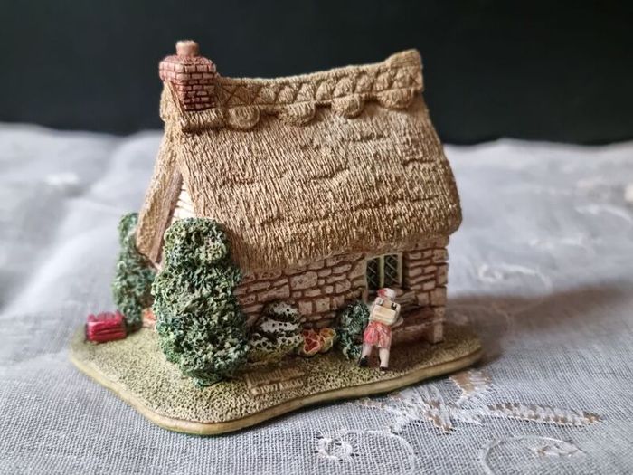 Vintage Lilliput Lane Cottage "Sweet William"