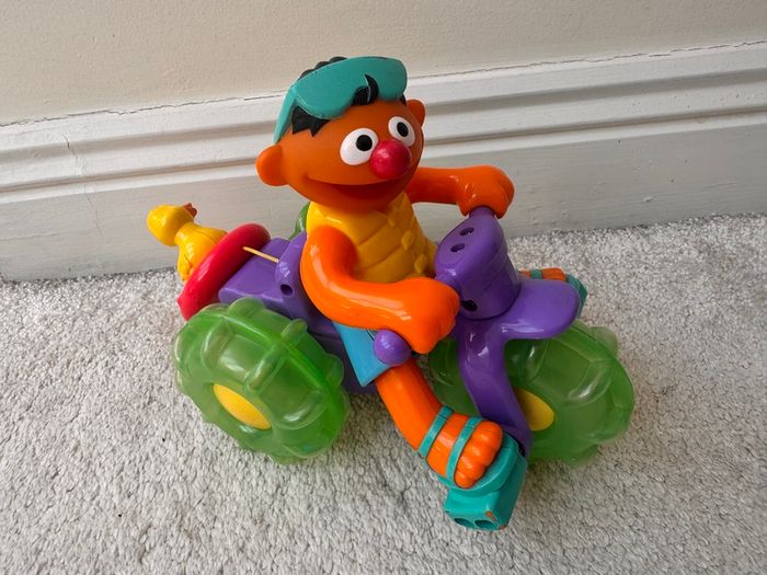 Sesame Street Ernie 2001 Splashin Trike Water Tub Tricycle Duck Part of the rope doesn't pull back completely Used Please see photos