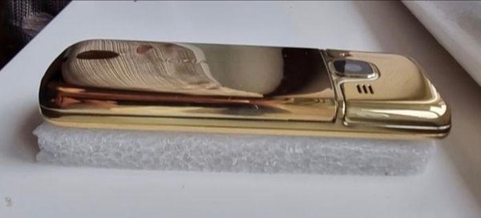 Nokia 6700 Classic Gold Edition