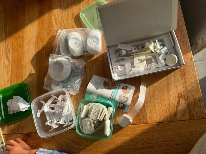 Free baby proofing child safety accessories need gone this weekend