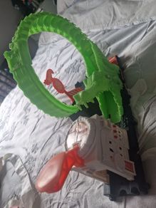 Hot Wheels 2 Trucks And Aligator Track
