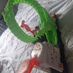 Hot Wheels 2 Trucks And Aligator Track