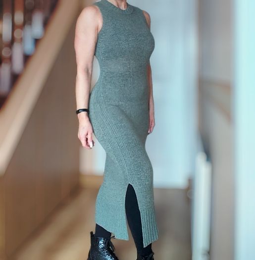 Knitted Khaki NEW LOOK dress, with side slits, size S