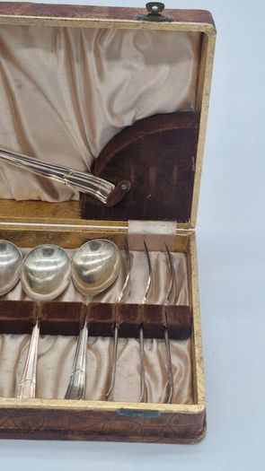 Cutlery set in a box .