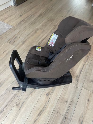 Nuna swivel CAR SEAT