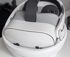 Quest 3S Charging Dock - PrismXR