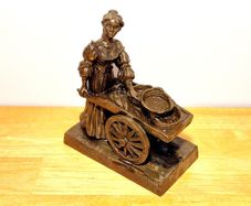 Molly Malone statue by Jenny Rynhart