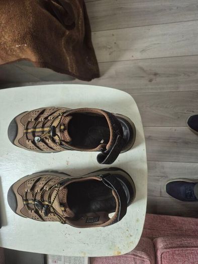 sandels Sketchers