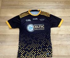 Rare O'Neills Kilkenny Black Celtic Challenge GAA jersey, Size Small (player fit)