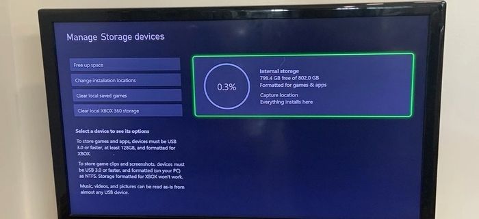 xbox series X 1TB and controller 1