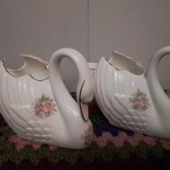 Two large Royal Tara Swans