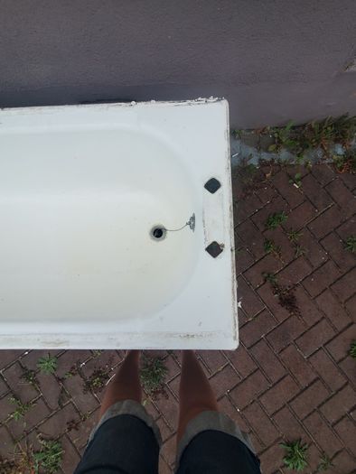 Free bath for pond